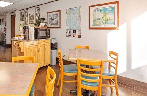 Superior Hotel | Budget-Friendly Stay at Super 8 by Wyndham Superior WI