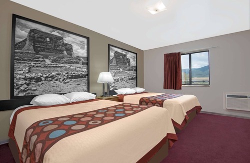 Taos Hotel | Comfortable Stay at Super 8 by Wyndham Taos with Breakfast