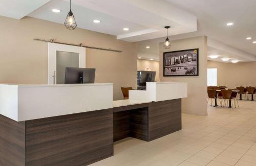 Thompson Hotel | Family-Friendly Super 8 by Wyndham Thompson with Top Amenities