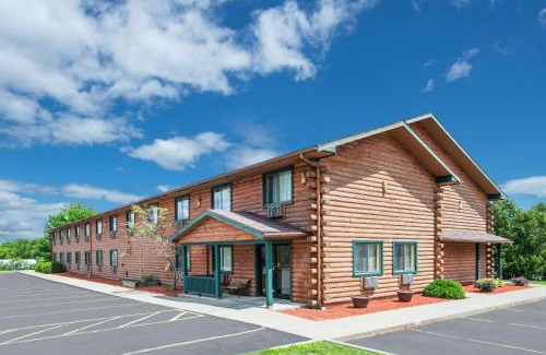 North Lake George Hotel | Budget-Friendly Stay at Super 8 by Wyndham Ticonderoga