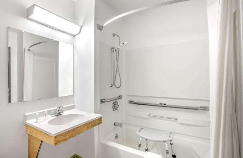 North Lake George Hotel | Budget-Friendly Stay at Super 8 by Wyndham Ticonderoga