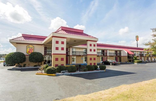 Tifton Hotel | Budget-Friendly Super 8 by Wyndham Tifton with Pet Amenities