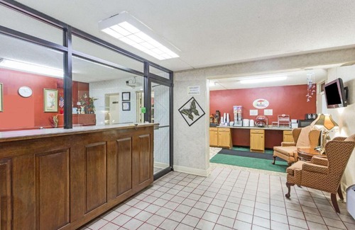 Tifton Hotel | Budget-Friendly Super 8 by Wyndham Tifton with Pet Amenities