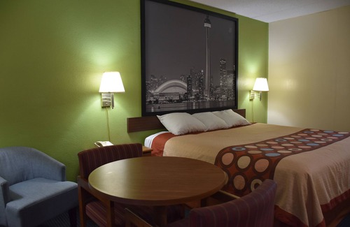 Tifton Hotel | Budget-Friendly Stay at Super 8 by Wyndham Tifton