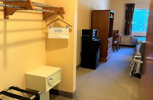 Pauline Hotel | Discover Comfort at Super 8 by Wyndham Topeka