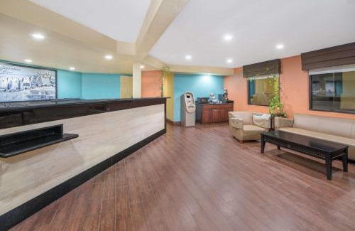 Tulsa Hotel | Pet-Friendly Getaway at Super 8 by Wyndham Tulsa