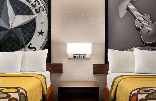 Universal City Hotel | Convenient Stay at Super 8 by Wyndham Universal City