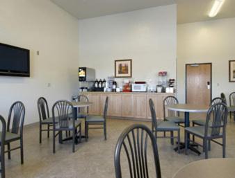Buena Hotel | Pet-Friendly Super 8 by Wyndham in Union Gap Area