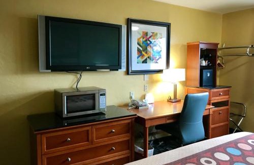 Buena Hotel | Pet-Friendly Super 8 by Wyndham in Union Gap Area