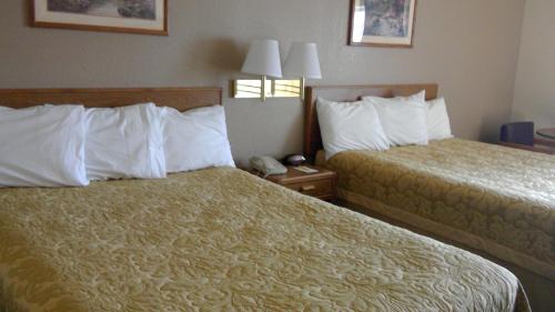 Battle Mountain Hotel | Discover Super 8 by Wyndham Battle Mountain: Pet-Friendly Retreat