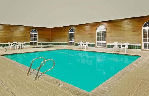 Battle Mountain Hotel | Discover Super 8 by Wyndham Battle Mountain: Pet-Friendly Retreat
