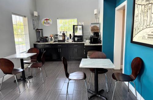 Bay St Louis Hotel | Comfortable Stay at Super 8 by Wyndham Bay St. Louis