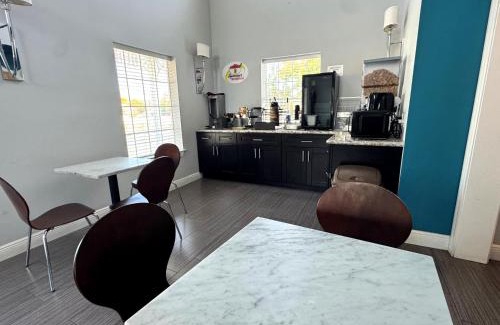 Bay St Louis Hotel | Comfortable Stay at Super 8 by Wyndham Bay St. Louis
