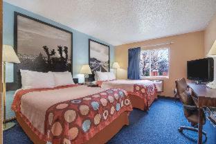 College Station Hotel | Comfortable Stay at Super 8 by Wyndham College Station