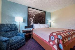 College Station Hotel | Comfortable Stay at Super 8 by Wyndham College Station