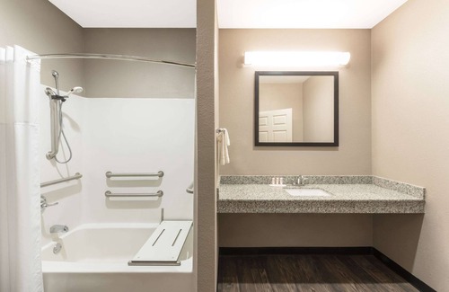 Colorado City Hotel | Inviting Super 8 by Wyndham Colorado City with Family Amenities
