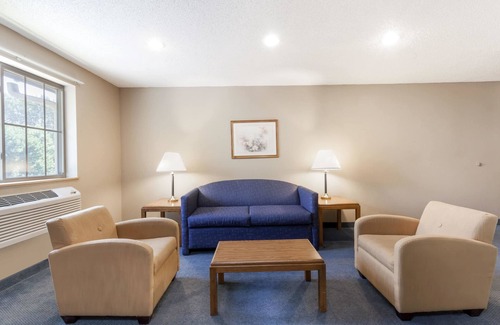 East Stroudsburg Hotel | Comfortable Stay at Super 8 by Wyndham Stroudsburg