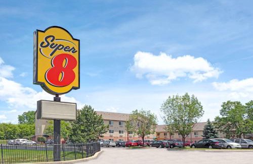 Elk Grove Village Hotel | Enjoy Comfort at Super 8 by Wyndham Chicago O'Hare Airport