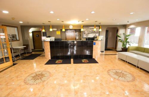 Elk Grove Village Hotel | Enjoy Comfort at Super 8 by Wyndham Chicago O'Hare Airport