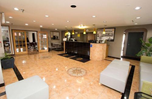 Elk Grove Village Hotel | Enjoy Comfort at Super 8 by Wyndham Chicago O'Hare Airport