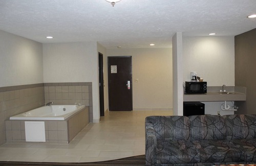 Missouri Valley Hotel | Budget-Friendly Super 8 by Wyndham Missouri Valley Awaits