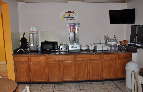Van Horn Hotel | Budget-Friendly Stay at Super 8 by Wyndham Van Horn