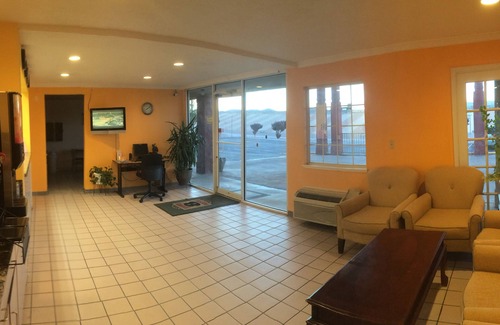 Van Horn Hotel | Budget-Friendly Stay at Super 8 by Wyndham Van Horn