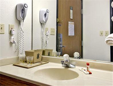 Vincennes Hotel | Budget-Friendly Stay at Super 8 by Wyndham Vincennes