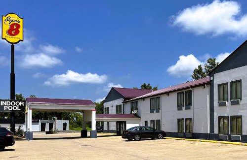 Vincennes Hotel | Budget-Friendly Stay at Super 8 by Wyndham Vincennes