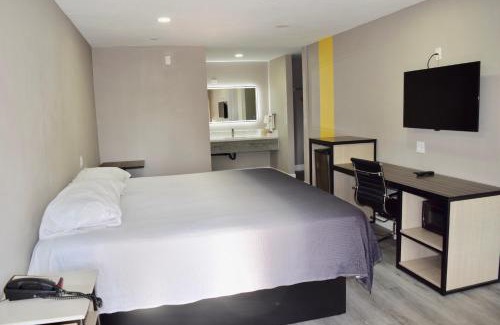 Visalia Hotel | Pet-Friendly Retreat at Super 8 by Wyndham Visalia