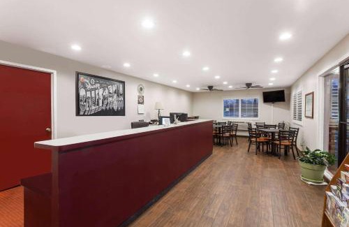 Visalia Hotel | Pet-Friendly Retreat at Super 8 by Wyndham Visalia