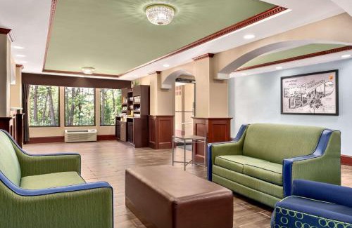 West Greenwich Hotel | Convenient Stay at Super 8 by Wyndham West Greenwich