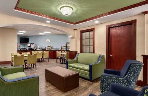 West Greenwich Hotel | Convenient Stay at Super 8 by Wyndham West Greenwich