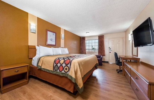 Woodway Hotel | Budget-Friendly Stay at Super 8 Waco with Free Breakfast