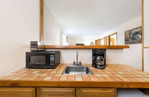 Woodway Hotel | Budget-Friendly Stay at Super 8 Waco with Free Breakfast