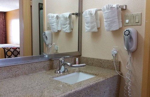 Woodway Hotel | Budget-Friendly Stay at Super 8 Waco with Free Breakfast