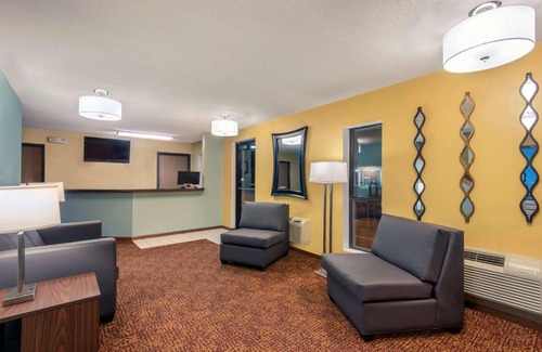 Wa Keeney Hotel | Cozy Super 8 by Wyndham Wakeeney: Pet-Friendly Comfort