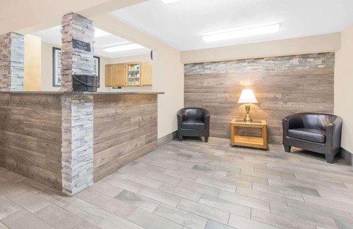 Watertown Hotel | Cozy Retreat: Super 8 by Wyndham Watertown Awaits You