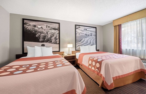 Waverly Hotel | Convenient Super 8 by Wyndham Waverly with Breakfast & More