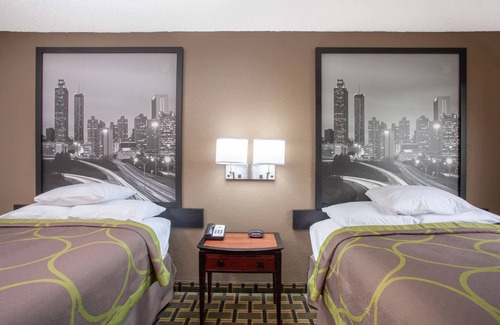 Waycross Hotel | Comfortable Stay at Super 8 by Wyndham Waycross, GA