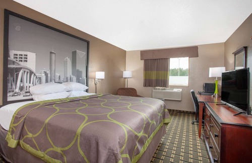 Waycross Hotel | Comfortable Stay at Super 8 by Wyndham Waycross, GA