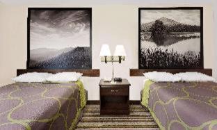 Waynesboro Hotel | Comfortable Super 8 by Wyndham Waynesboro with Hot Tub