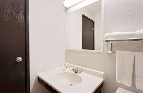 Waynesboro Hotel | Budget-Friendly Stay at Super 8 by Wyndham Waynesboro