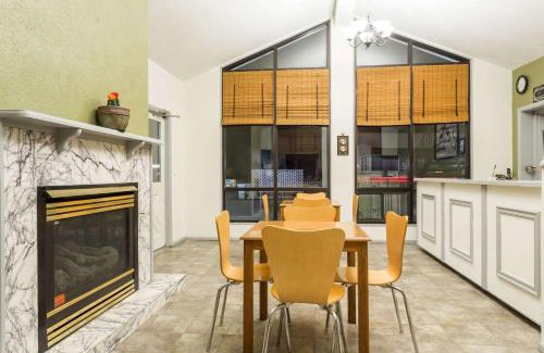 Wells Hotel | Pet-Friendly Stay at Super 8 by Wyndham Wells