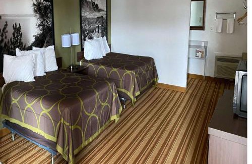 Wells Hotel | Pet-Friendly Stay at Super 8 by Wyndham Wells
