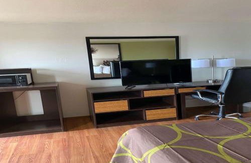 Wells Hotel | Pet-Friendly Stay at Super 8 by Wyndham Wells