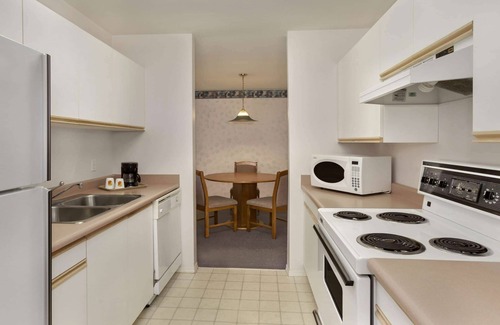 Central Okanagan Hotel | Comfortable Stays at Super 8 by Wyndham West Kelowna