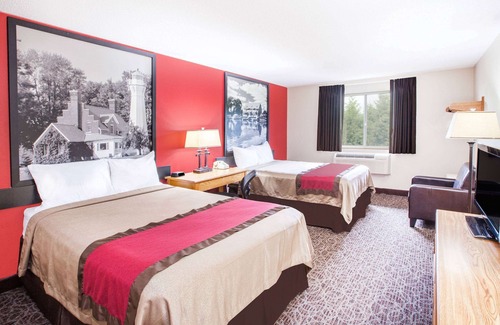 West Branch Hotel | Inviting Stay at Super 8 by Wyndham West Branch