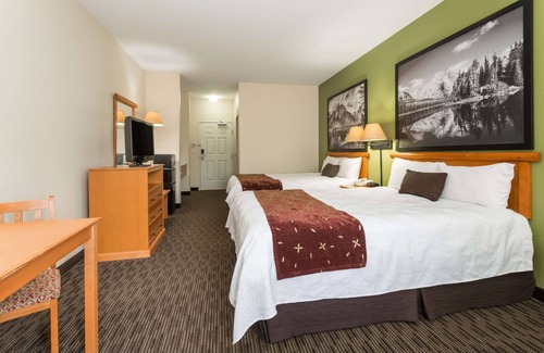 Wheatland Hotel | Super 8 by Wyndham Wheatland Wyoming