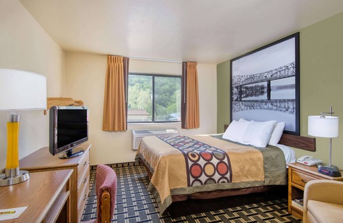 Wheeling Hotel | Comfortable Stay at Super 8 by Wyndham in Wheeling Area
